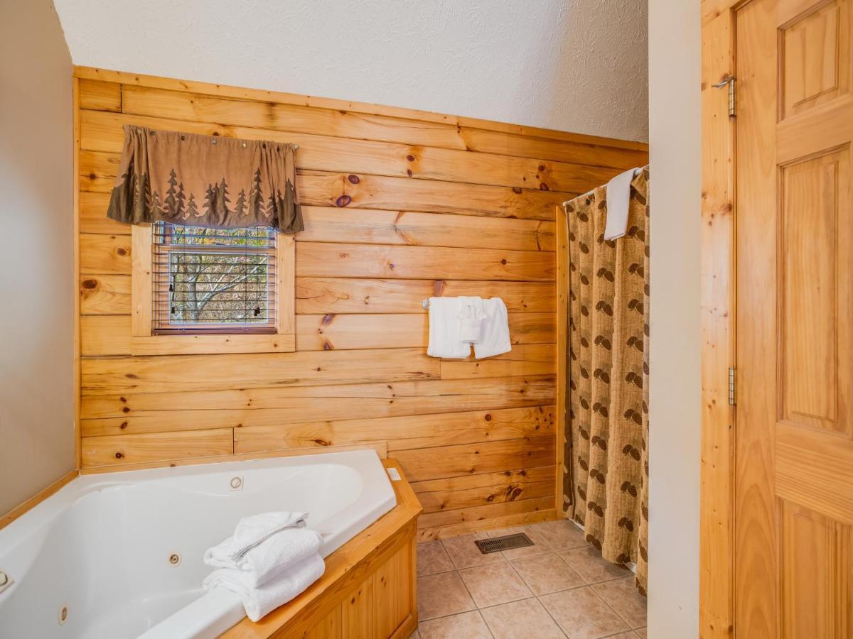 Saddle Ridge, 2 Bedrooms, Sleeps 8, Hot Tub, Pool Table, Arcade, Views Gatlinburg Exterior foto