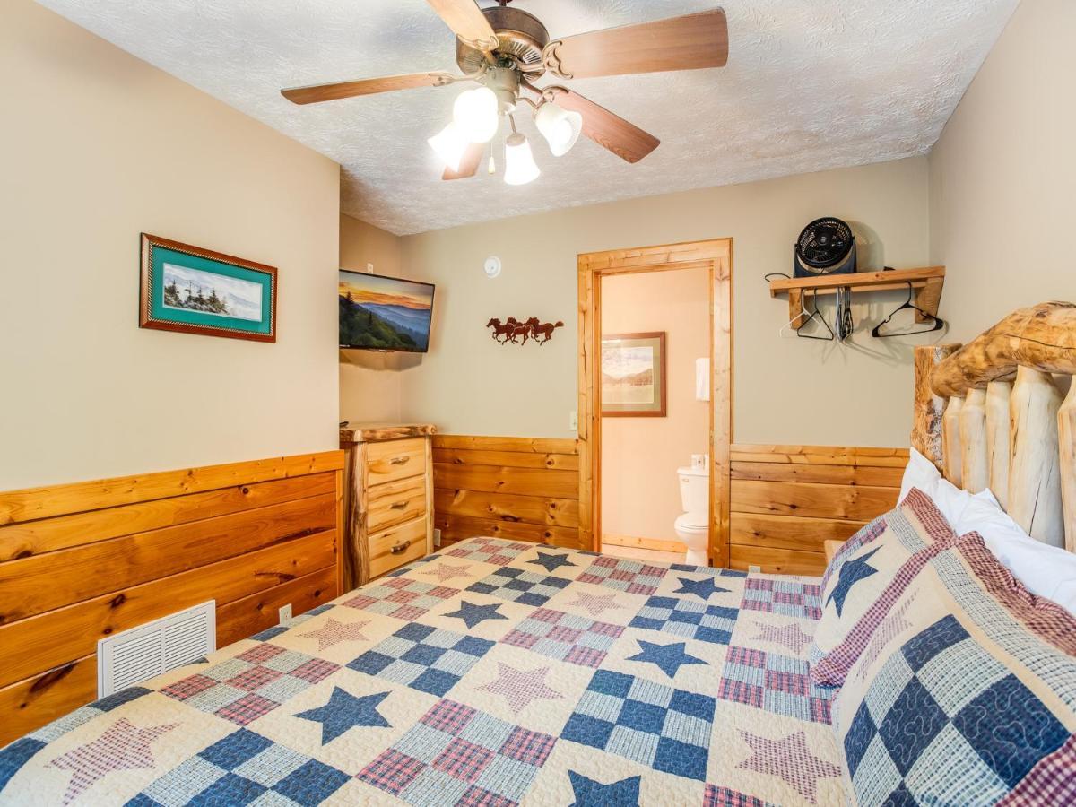 Saddle Ridge, 2 Bedrooms, Sleeps 8, Hot Tub, Pool Table, Arcade, Views Gatlinburg Exterior foto