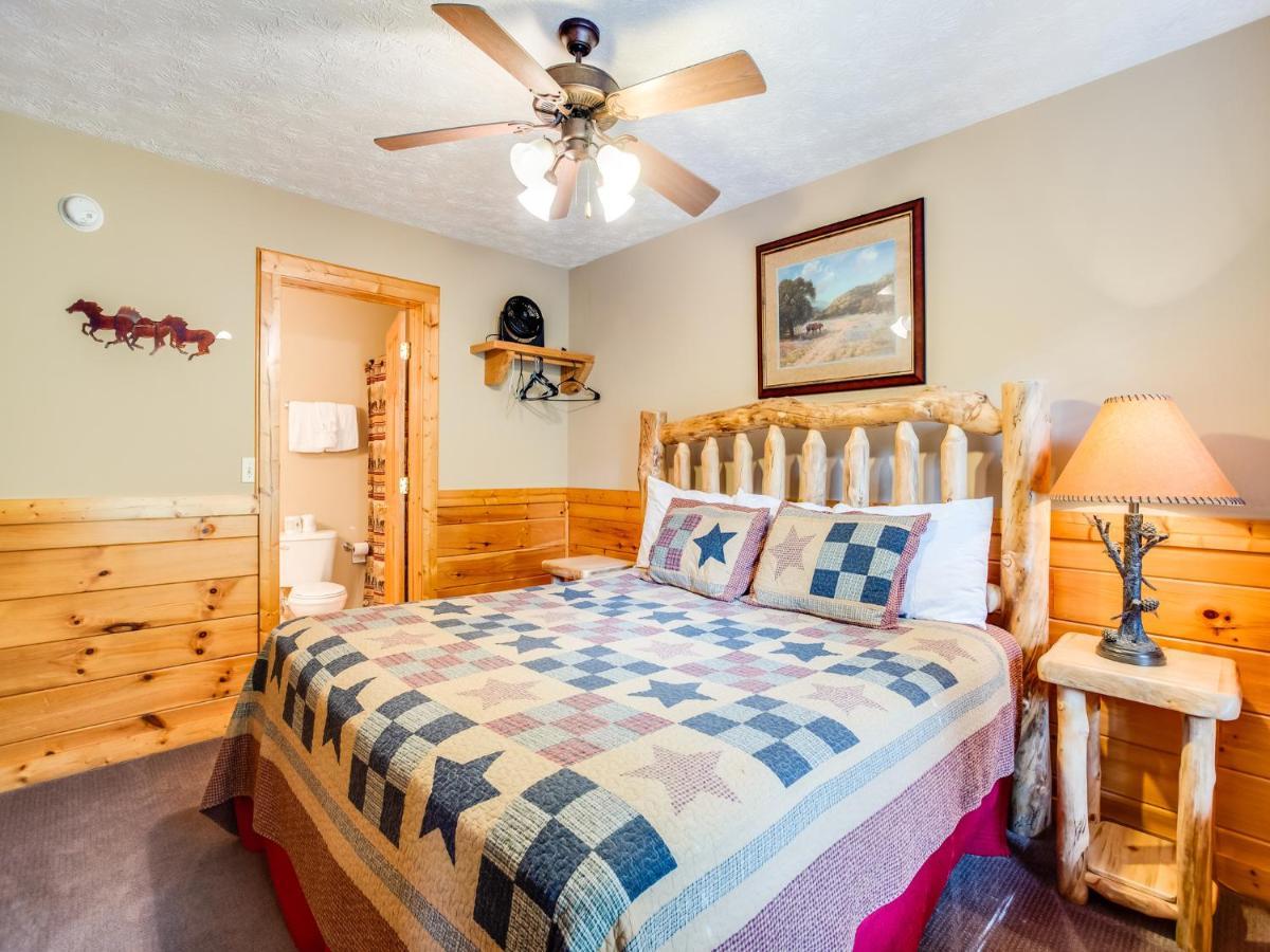 Saddle Ridge, 2 Bedrooms, Sleeps 8, Hot Tub, Pool Table, Arcade, Views Gatlinburg Exterior foto